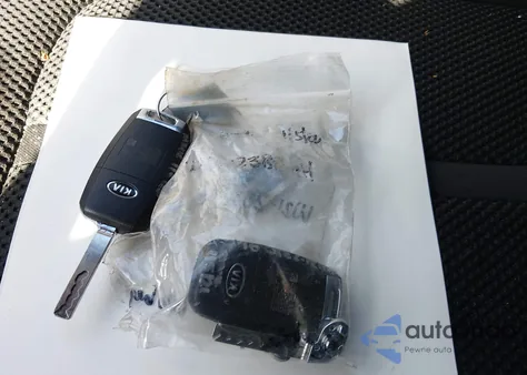 2020 Kia Optima Lx z USA, uszkodzony, nr VIN 5XXGT4L34LG383723